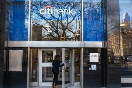 Citigroup ýalňyşlyk bilen müşderiniň hasabyna 81 trillion dollar geçirdi