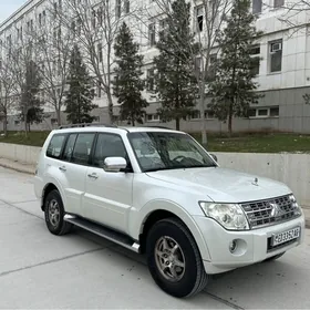 Mitsubishi Pajero 2011