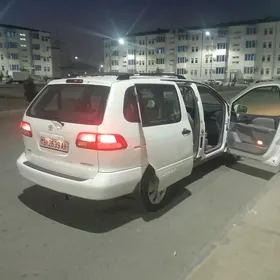 Toyota Sienna 2002