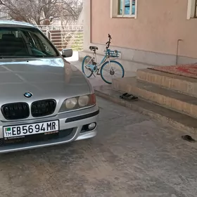 BMW E39 2001