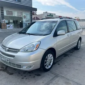 Toyota Sienna 2004