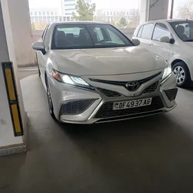 Toyota Camry 2021