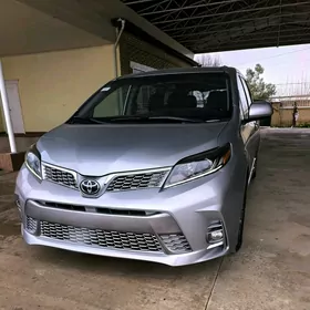 Toyota Sienna 2019