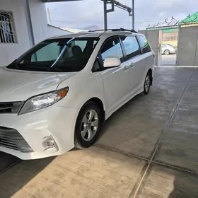 Toyota Sienna 2019