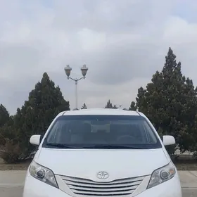 Toyota Sienna 2013