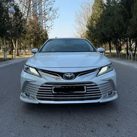 Toyota Camry 2021