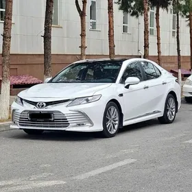 Toyota Camry 2021