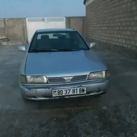 Nissan Sunny 1993