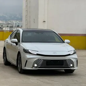 Toyota Camry 2025