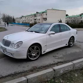 Mercedes-Benz E320 2005