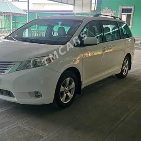 Toyota Sienna 2010