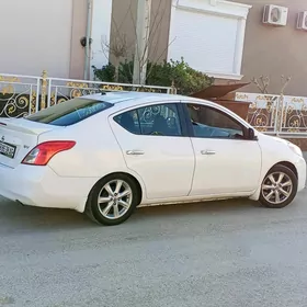 Nissan Versa 2012