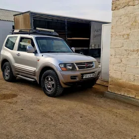 Mitsubishi Pajero 2001