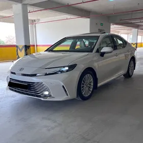 Toyota Camry 2025