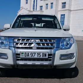 Mitsubishi Pajero 2015