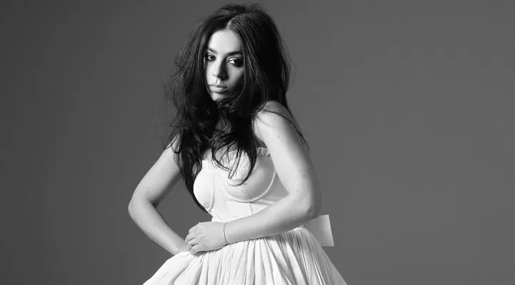 Charli XCX забрала главные статуэтки Brit Awards 2025