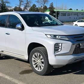 Mitsubishi Pajero 2020