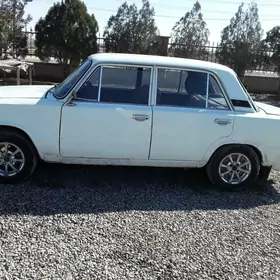 Lada 2104 1983