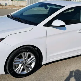 Hyundai Elantra 2020