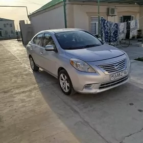 Nissan Versa 2012