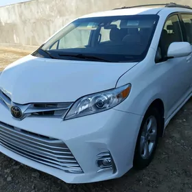 Toyota Sienna 2020