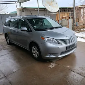 Toyota Sienna 2016