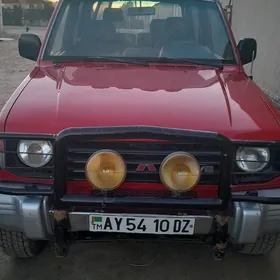 Mitsubishi Pajero 1992