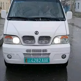 Nissan Urvan 2007