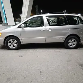 Toyota Sienna 2002