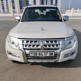 Mitsubishi Pajero 2015