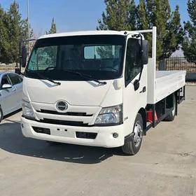 Mitsubishi Canter 2023