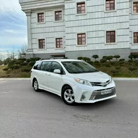 Toyota Sienna 2019