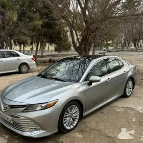 Toyota Camry 2019