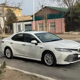 Toyota Camry 2018