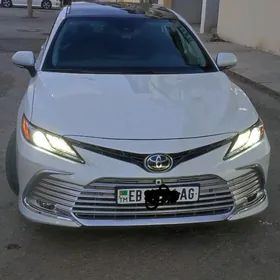 Toyota Camry 2021