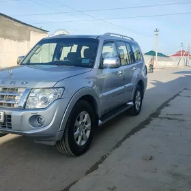 Mitsubishi Pajero 2013