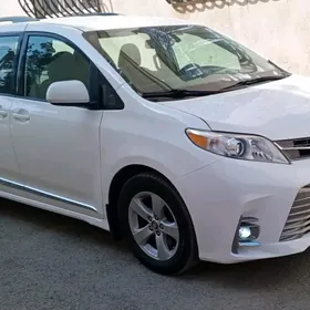 Toyota Sienna 2019