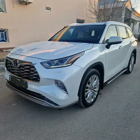 Toyota Highlander 2021