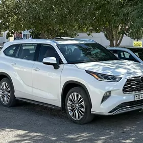 Toyota Highlander 2021