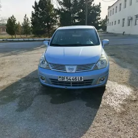 Nissan Tiida 2011