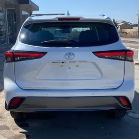 Toyota Highlander 2021