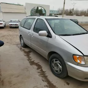 Toyota Sienna 2003