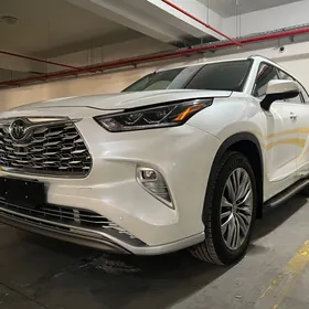 Toyota Highlander 2021