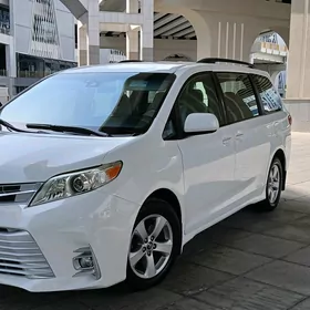 Toyota Sienna 2018