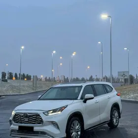 Toyota Highlander 2021