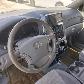 Toyota Sienna 2008