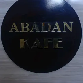 Kafe ofisiyantaka gyz.