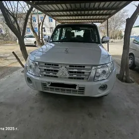 Mitsubishi Pajero 2013