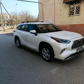 Toyota Highlander 2021