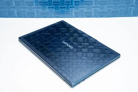 Lenovo Günden zarýad alýan noutbugy döretdi